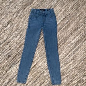 Judy Blue Skinny Fit Pull-on Jeans. Size 1/25